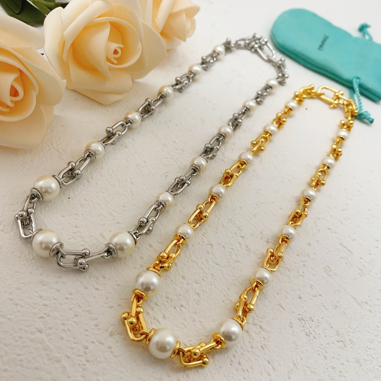 Tiffany HardWear Pearl Link necklace Gold-tone metal with white freshwater pearls 45cm