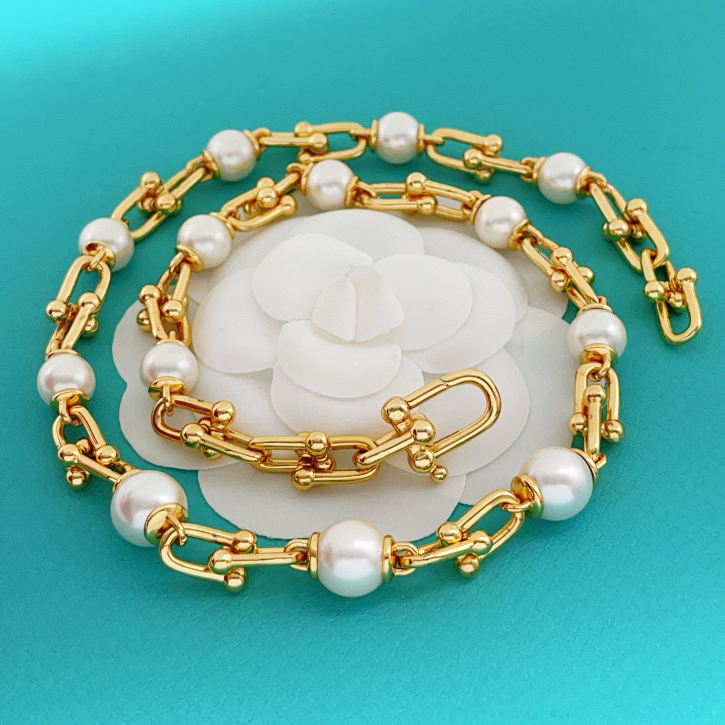 Tiffany HardWear Pearl Link necklace Gold-tone metal with white freshwater pearls 45cm
