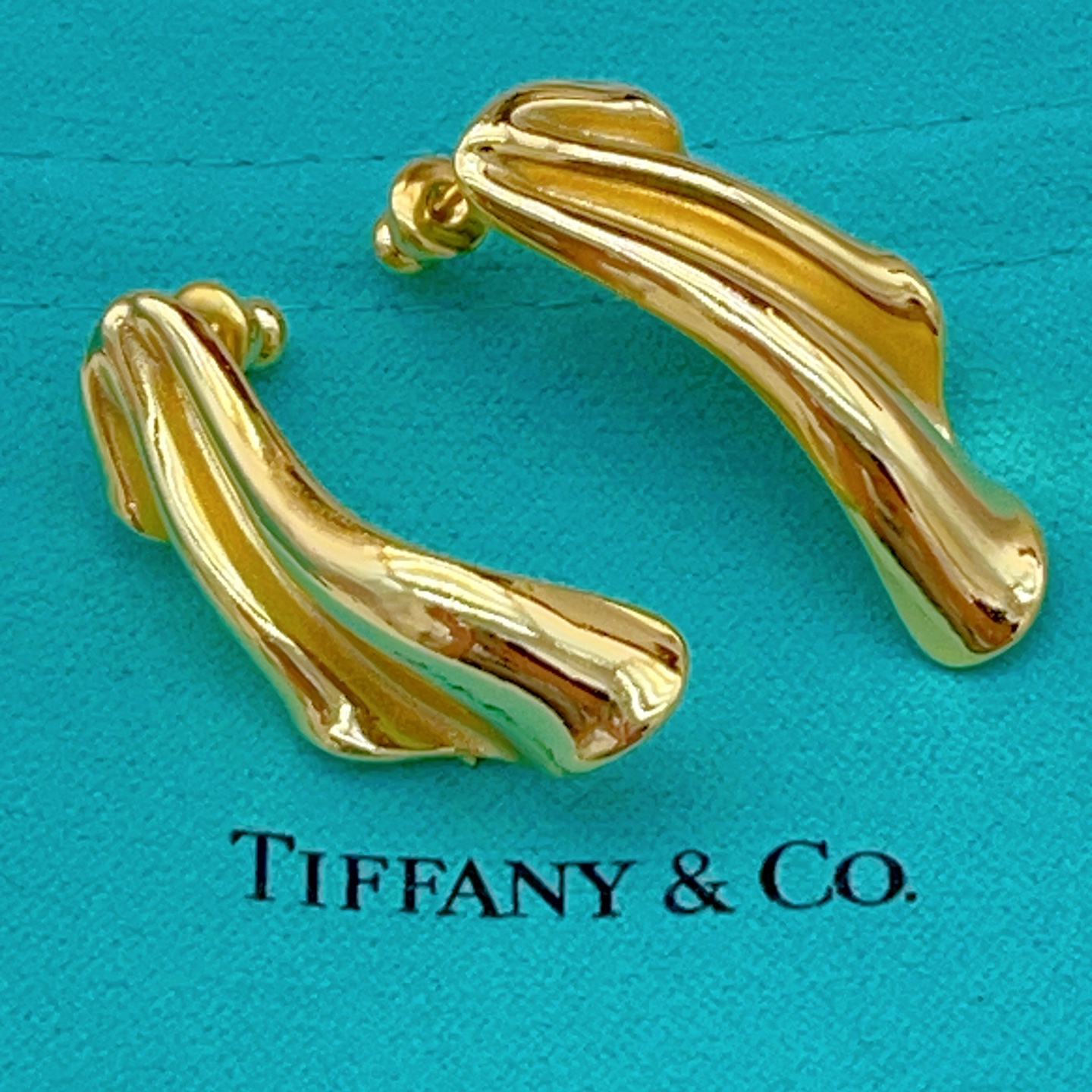 Tiffany Co Fluted Wave Drop Earrings earrings 18k yellow gold polished finish no gemstones 2 5cm drop length