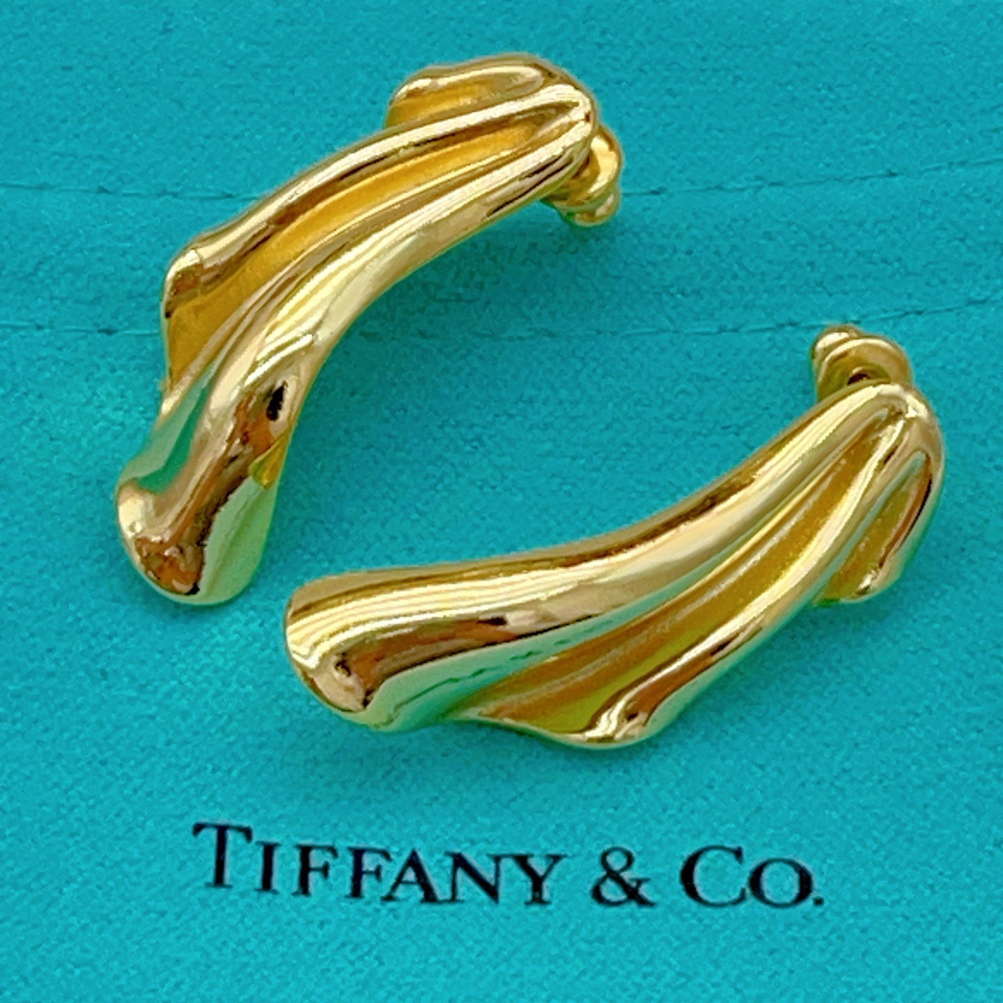 Tiffany Co Fluted Wave Drop Earrings earrings 18k yellow gold polished finish no gemstones 2 5cm drop length