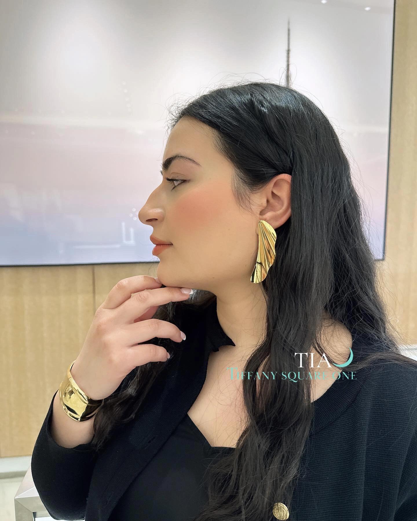 Tiffany Co Fluted Wave Drop Earrings earrings 18k yellow gold polished finish no gemstones 2 5cm drop length
