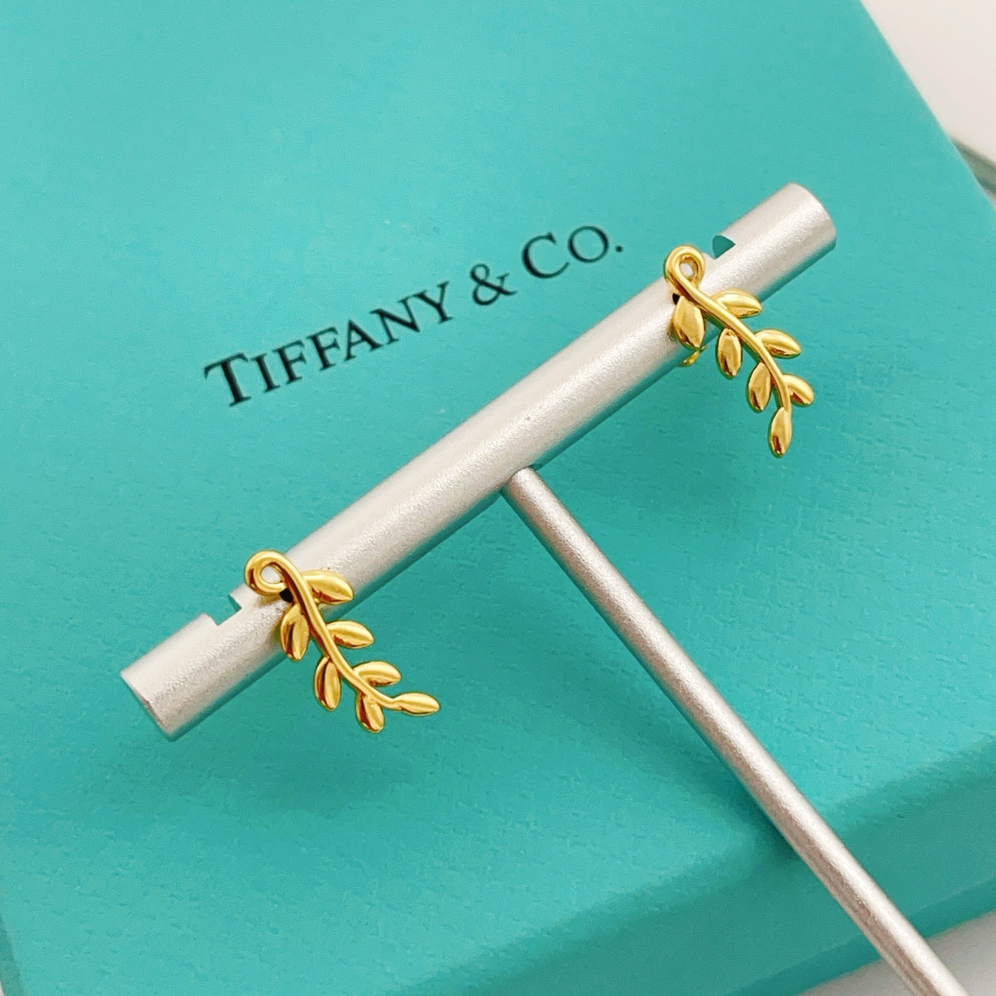 Tiffany Co Olive Leaf Climber Earrings earrings 18k yellow gold no gemstones 15mm length