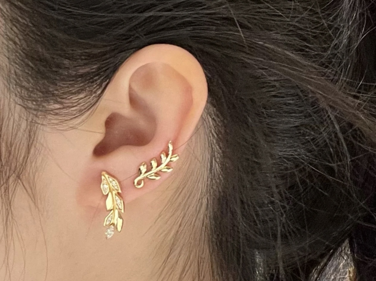Tiffany Co Olive Leaf Climber Earrings earrings 18k yellow gold no gemstones 15mm length