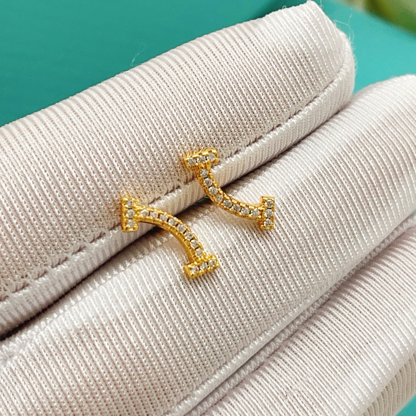 Tiffany Co T Smile earrings yellow gold with clear diamonds 10mm width