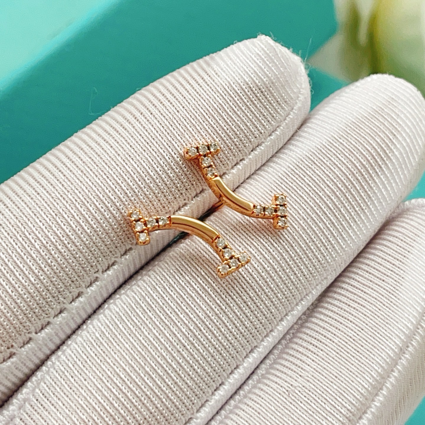 Tiffany Co T Smile earrings rose gold clear diamond 10mm width
