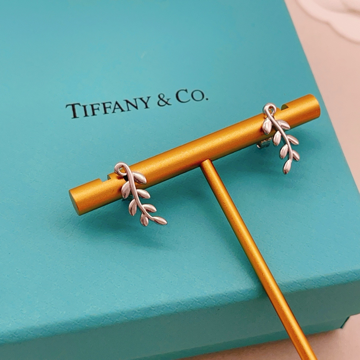 Tiffany Co Olive Leaf Climber Earrings earrings Sterling silver yellow gold rose gold polished metal with no gemstones 12mm length