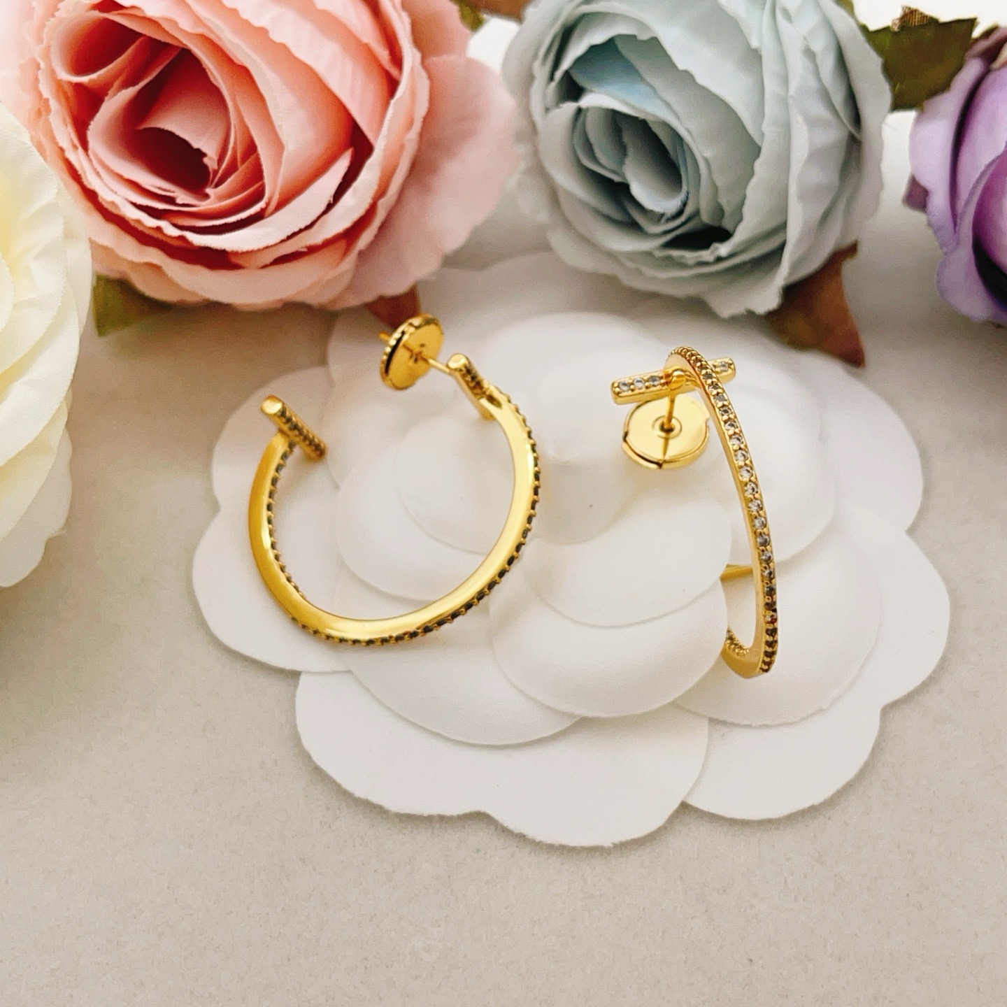 Tiffany Co T Wire Hoop earrings 18k yellow gold with clear diamond pave 25mm hoop diameter