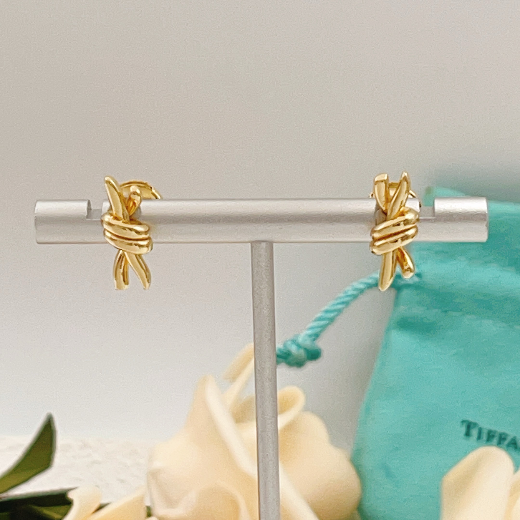 Tiffany Knot earrings gold tone metal no gemstones 12mm width