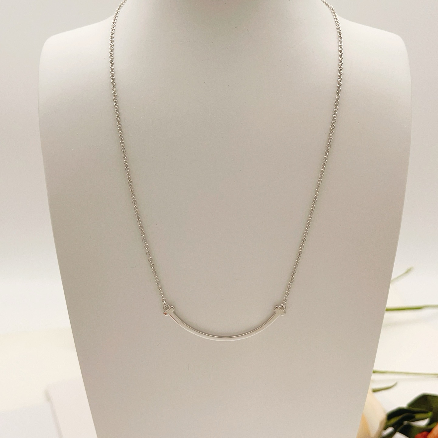 Tiffany Co T Smile necklace 18k rose gold 18k white gold 18k yellow gold no gemstones 16-18 inches adjustable