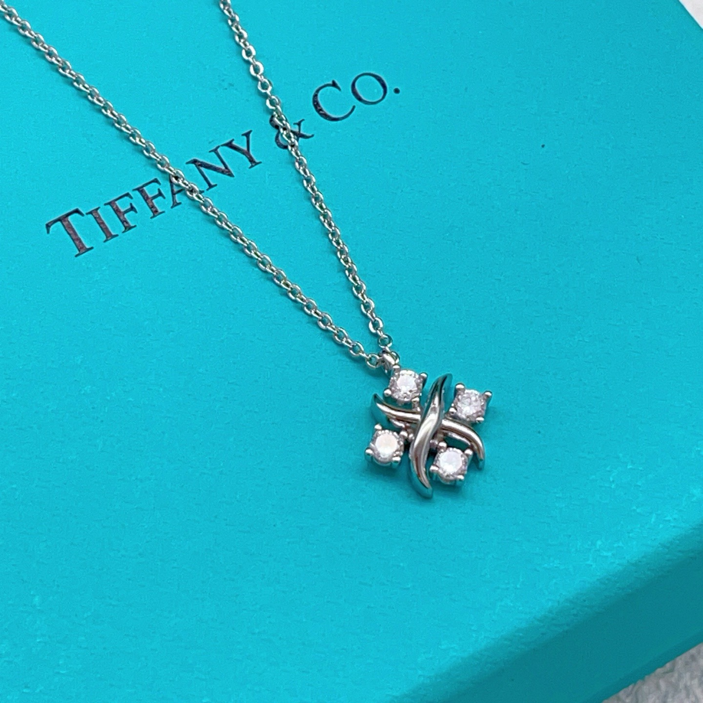 Tiffany Co Schlumberger Lynn necklace sterling silver with clear round diamonds 40cm with 5cm extender