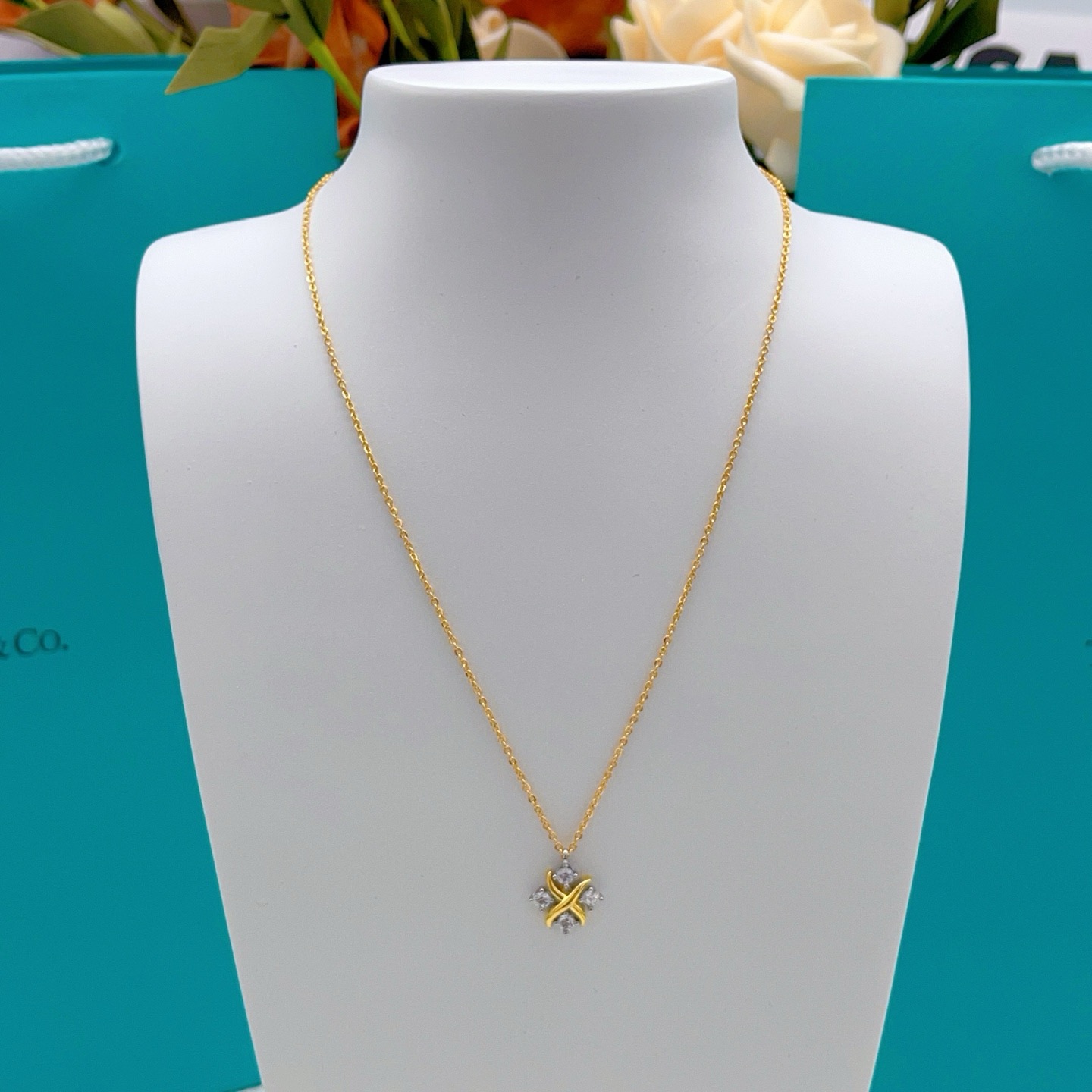 Tiffany Co Schlumberger Lynn necklace 18k yellow gold with clear diamond accents 40cm