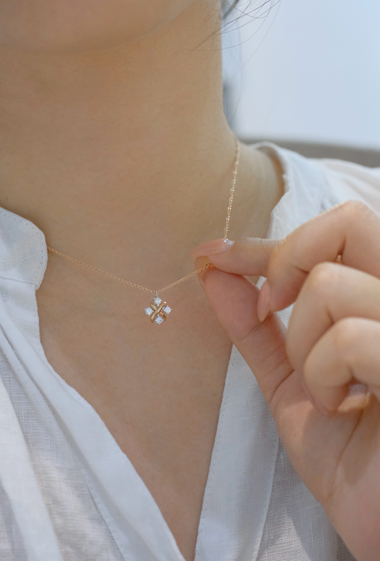 Tiffany Co Schlumberger Lynn necklace 18k yellow gold with clear diamond accents 40cm