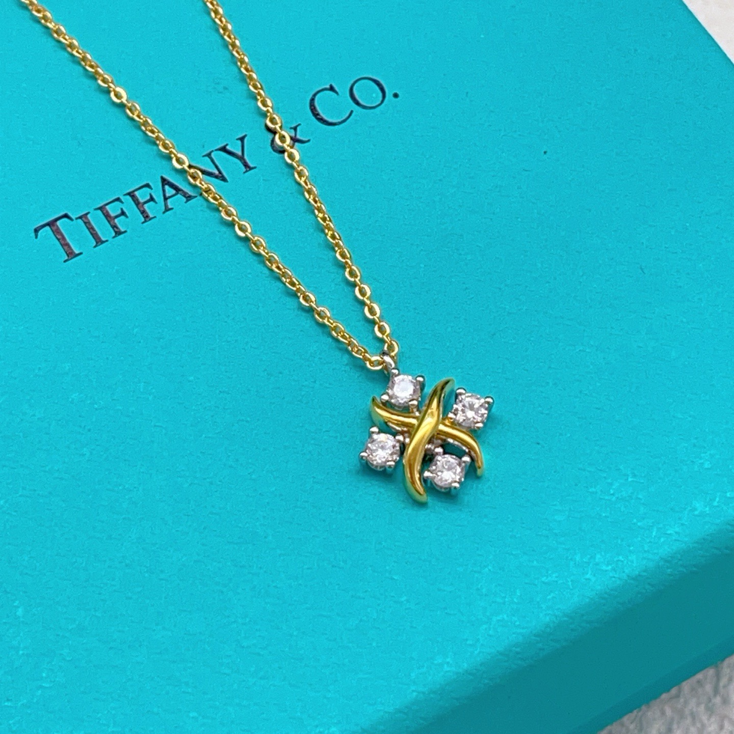 Tiffany Co Schlumberger Lynn necklace 18k yellow gold with clear diamond accents 40cm