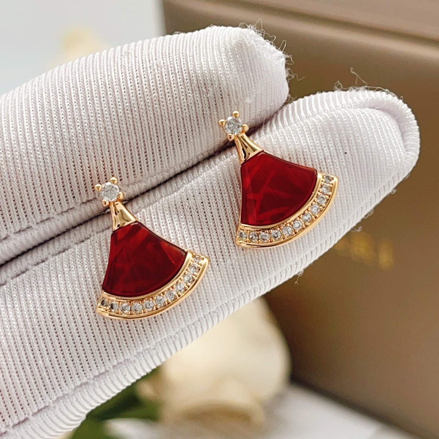 Bvlgari Divas Dream earrings rose gold metal with red carnelian and clear diamond accents 1 5cm earring length