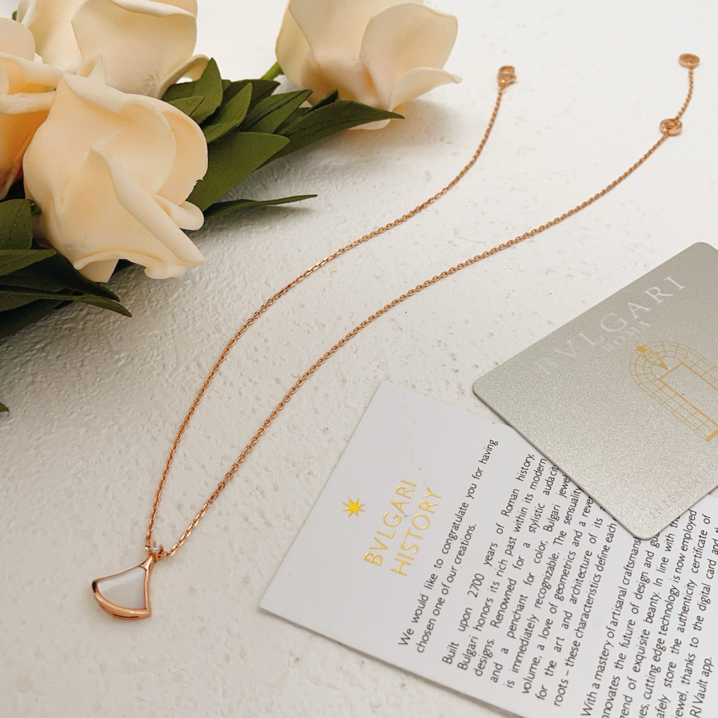 Bvlgari Divas Dream necklace Rose gold with diamond white mother-of-pearl and openwork rose gold variants 40-43cm adjustable