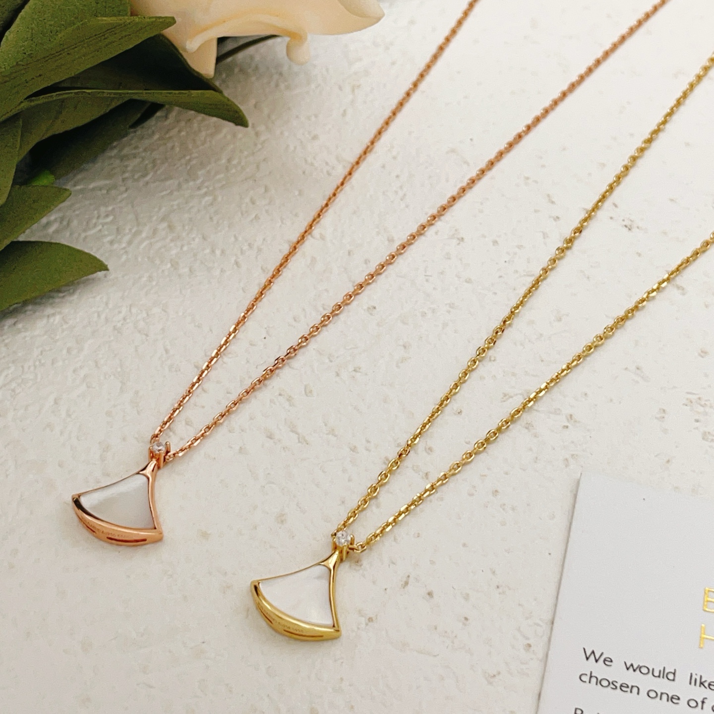 Bvlgari Divas Dream necklace Rose gold with diamond white mother-of-pearl and openwork rose gold variants 40-43cm adjustable