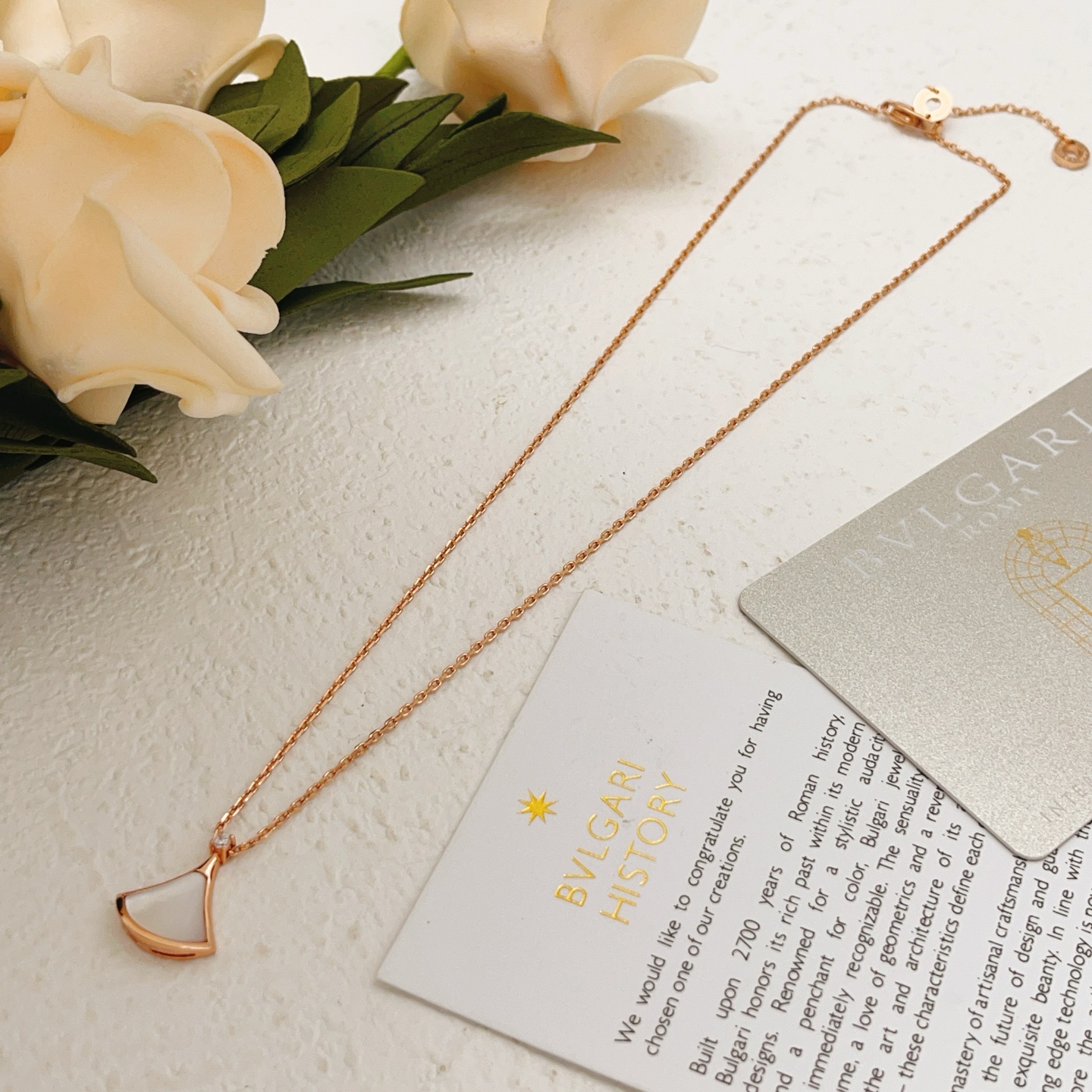 Bvlgari Divas Dream necklace Rose gold with diamond white mother-of-pearl and openwork rose gold variants 40-43cm adjustable