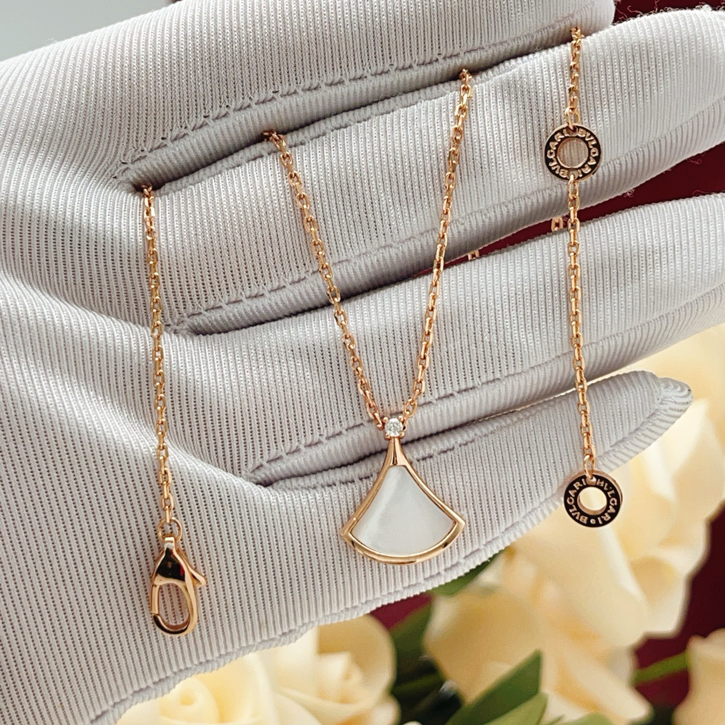Bvlgari Divas Dream necklace Rose gold with diamond white mother-of-pearl and openwork rose gold variants 40-43cm adjustable