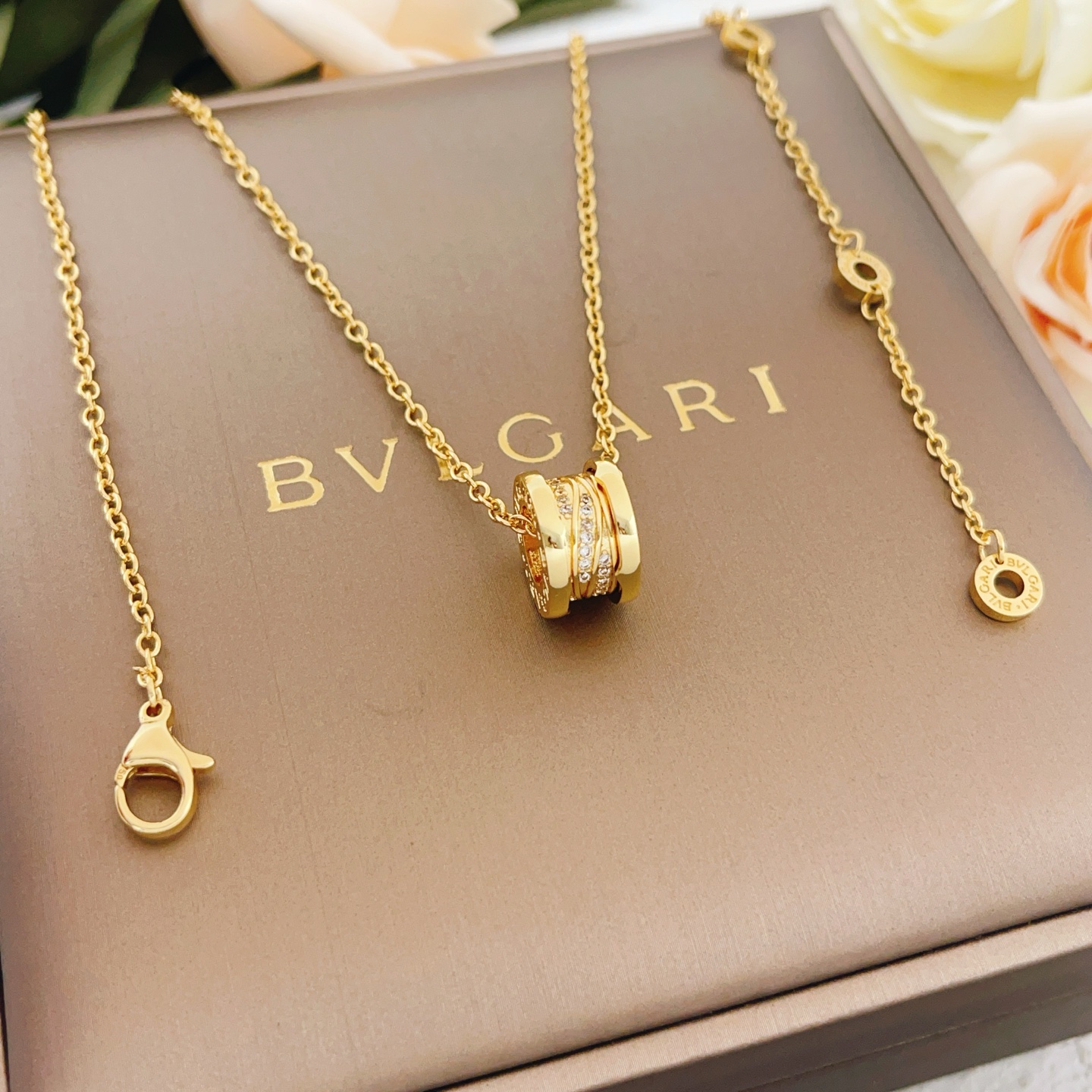 Bvlgari B zero1 necklace yellow gold with clear diamond accents 40-45cm adjustable
