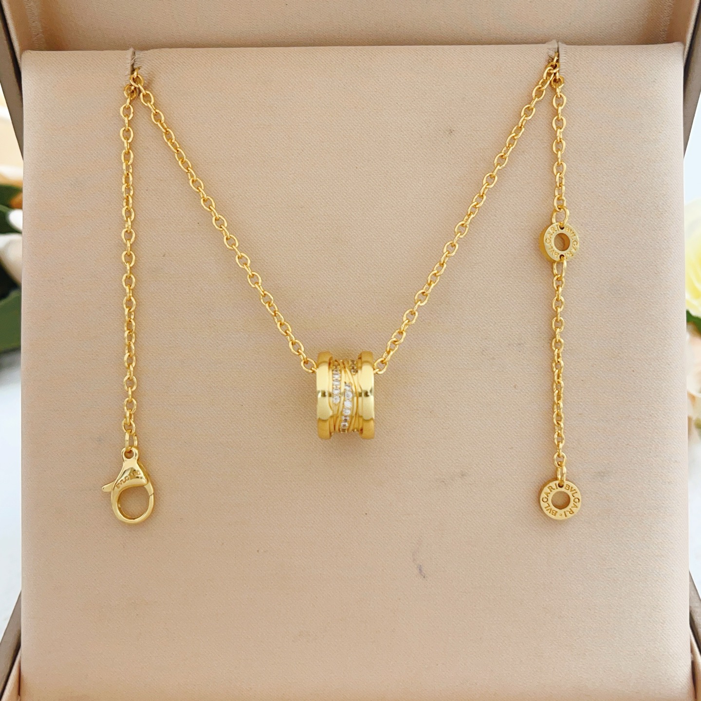 Bvlgari B zero1 necklace yellow gold with clear diamond accents 40-45cm adjustable