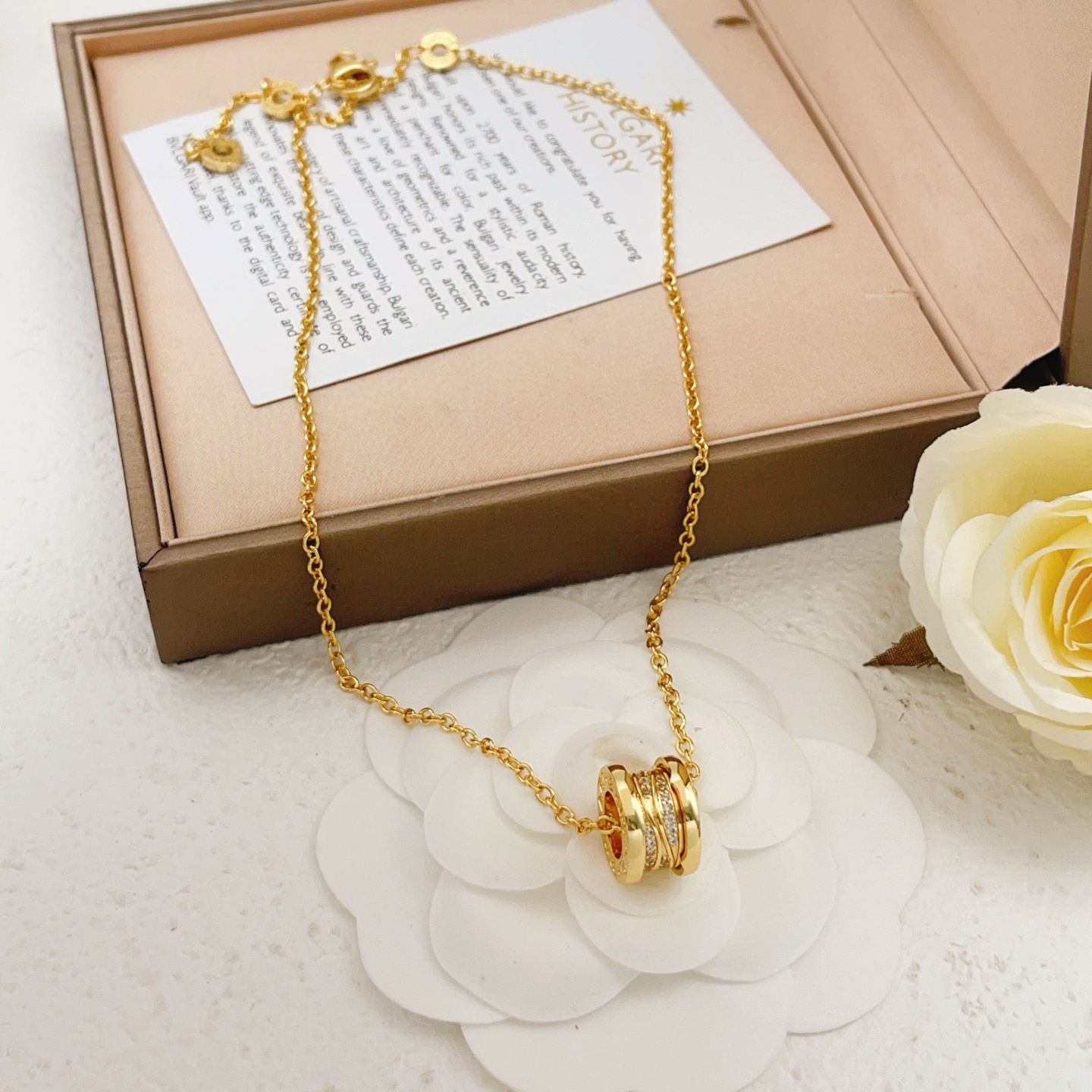Bvlgari B zero1 necklace yellow gold with clear diamond accents 40-45cm adjustable