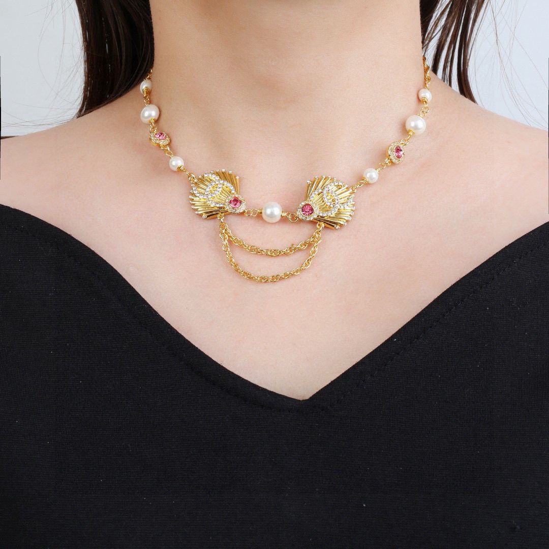Chanel CC Shell Pearl Crystal Choker necklace gold tone metal white faux pearl clear crystal pink crystal 40cm with 5cm extender