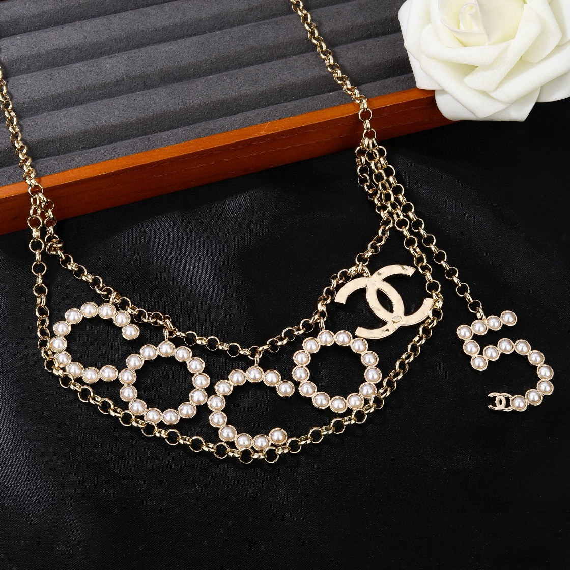 Chanel CC Logo COCO No 5 Pearl Charm Chain necklace Gold-tone metal white faux pearl 80cm