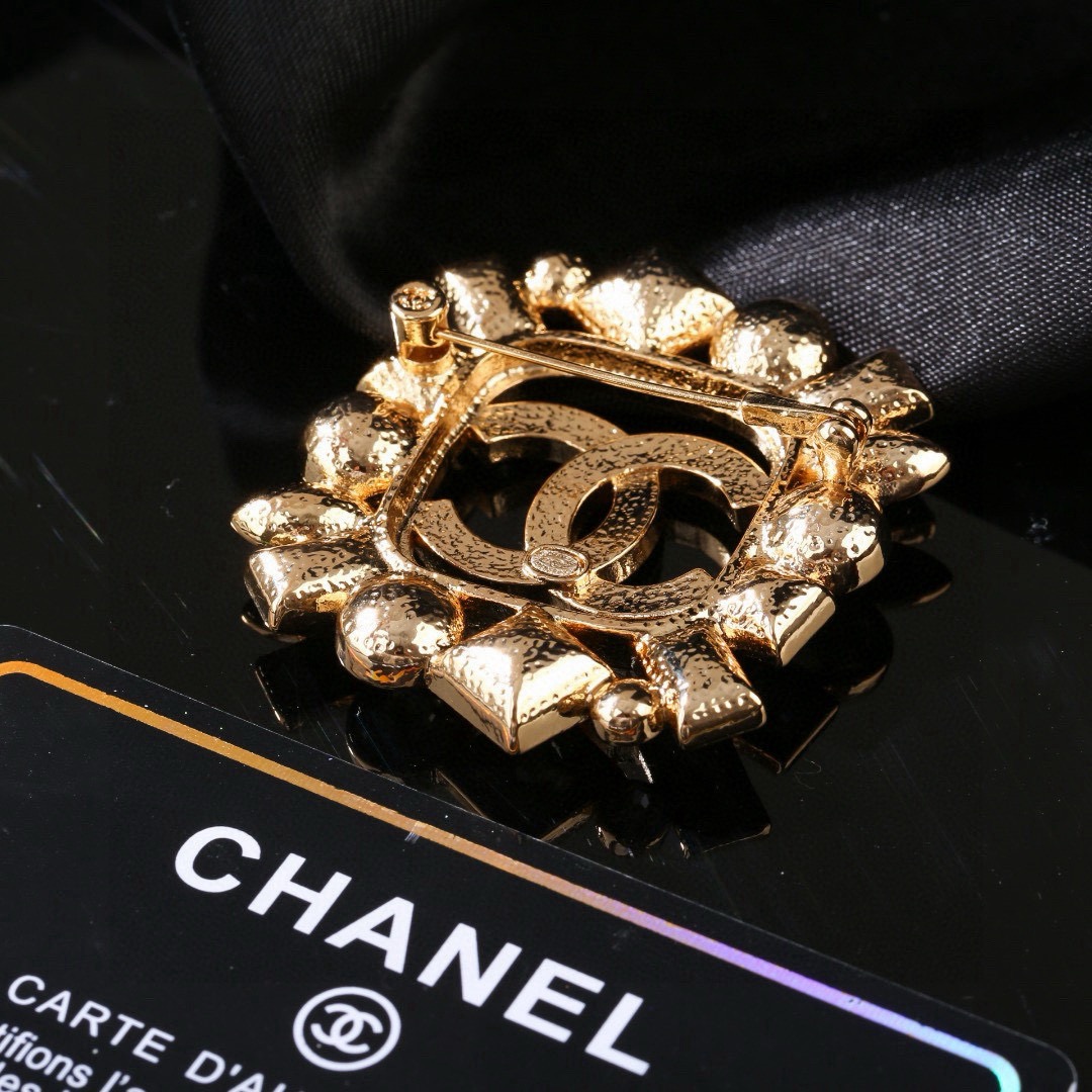 Chanel CC Logo Multi-Cut Crystal Brooch brooch gold-tone metal with clear faceted crystals 3 5cm diameter
