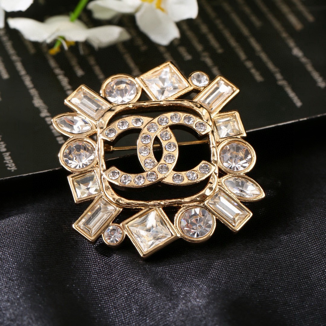 Chanel CC Logo Multi-Cut Crystal Brooch brooch gold-tone metal with clear faceted crystals 3 5cm diameter