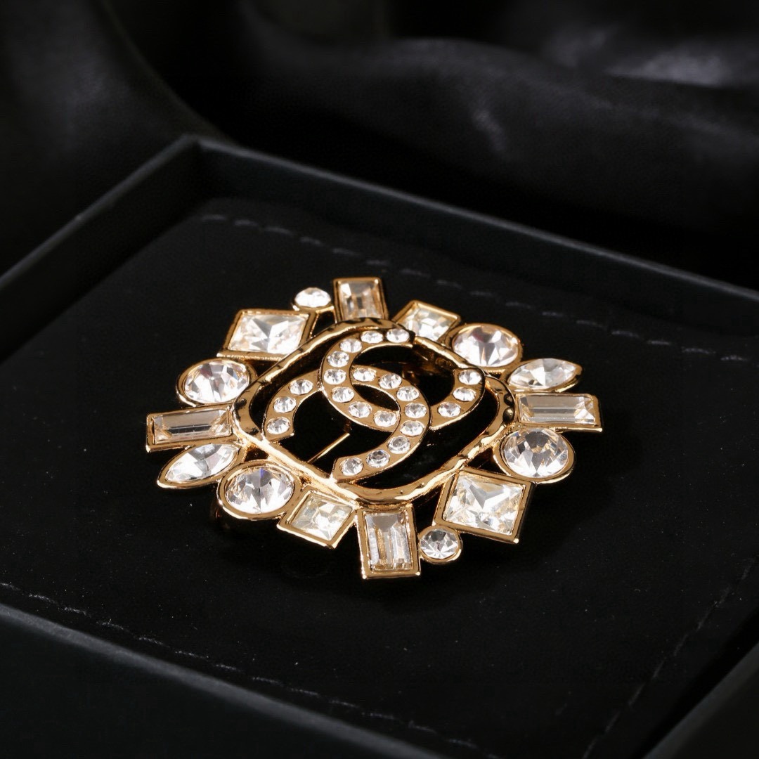 Chanel CC Logo Multi-Cut Crystal Brooch brooch gold-tone metal with clear faceted crystals 3 5cm diameter