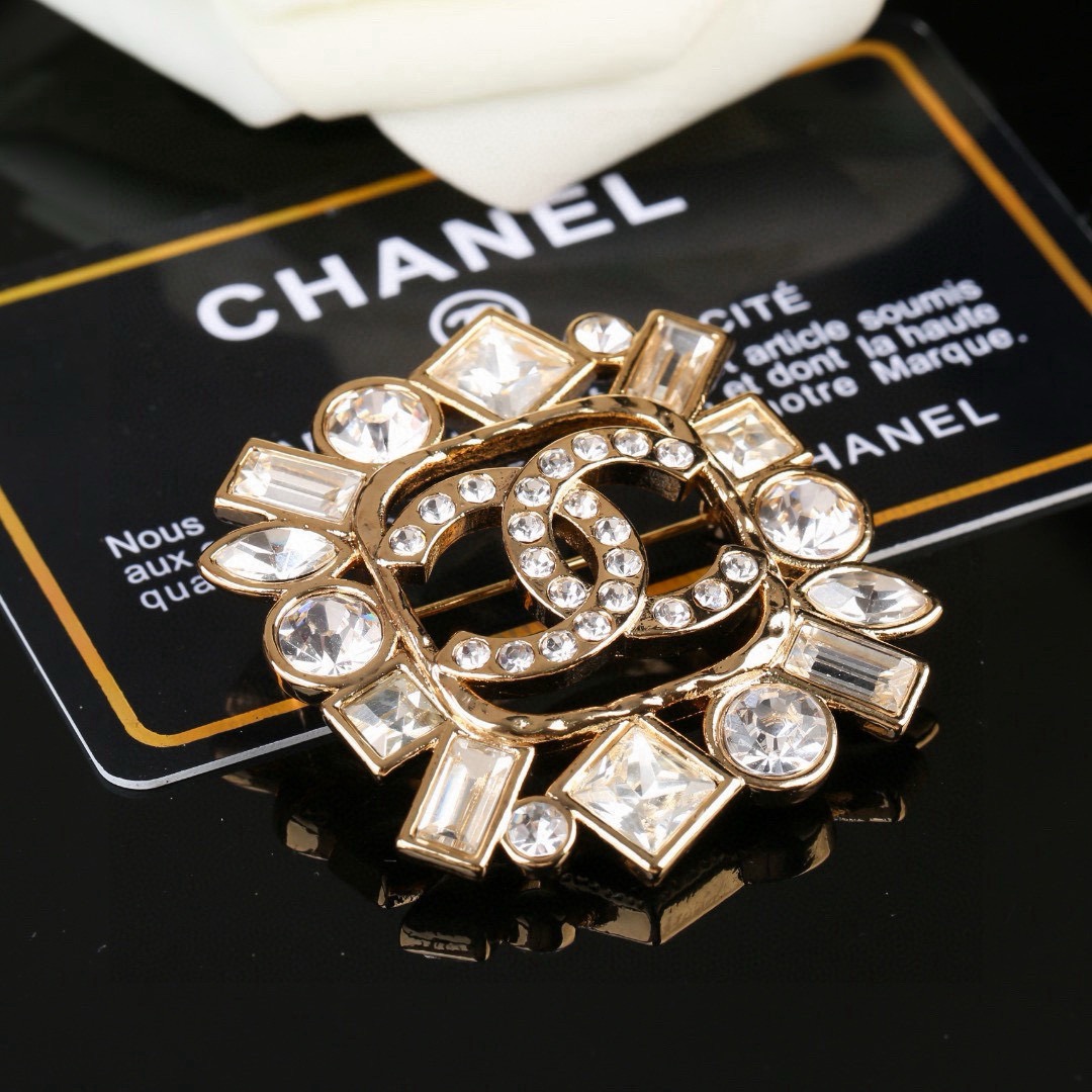 Chanel CC Logo Multi-Cut Crystal Brooch brooch gold-tone metal with clear faceted crystals 3 5cm diameter