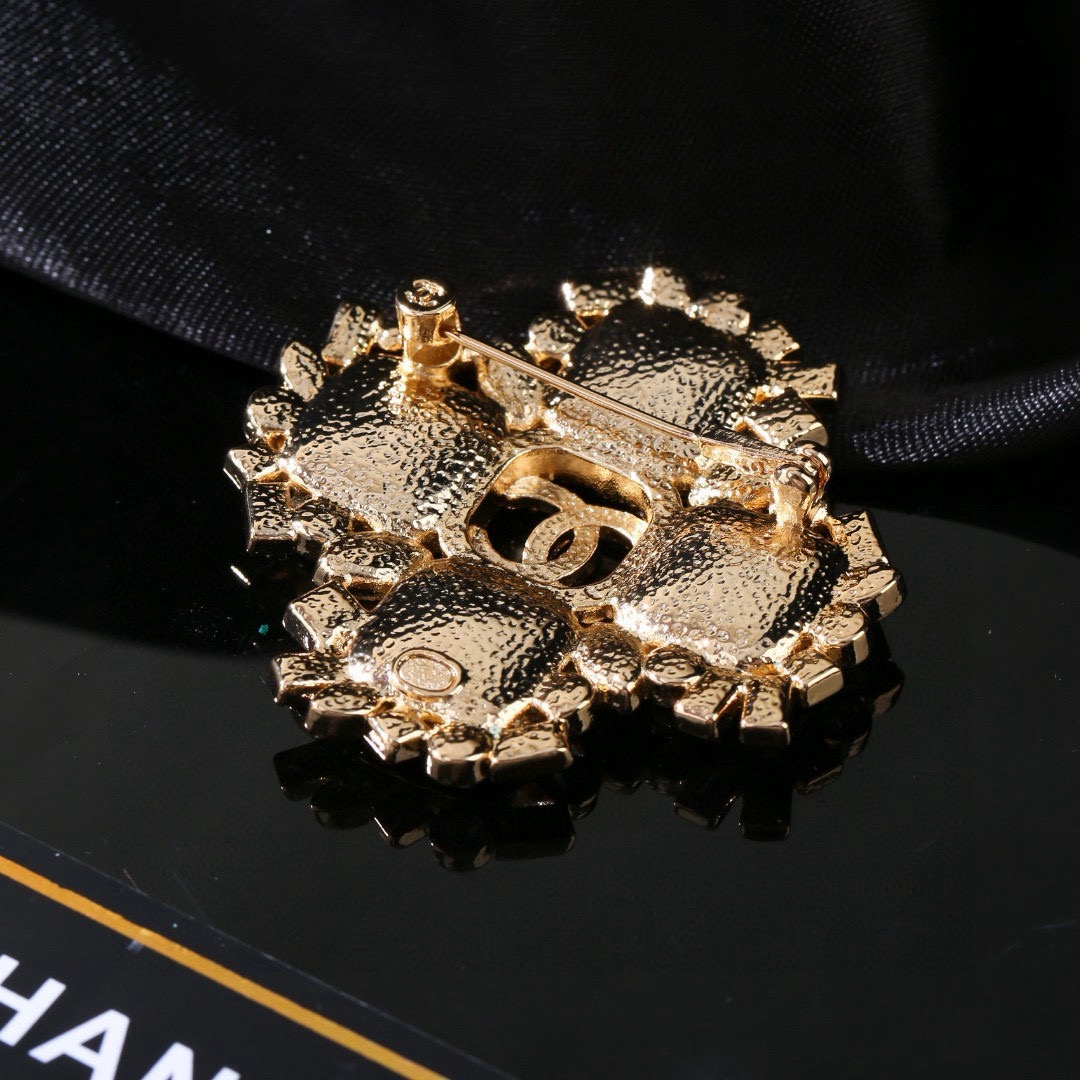 Chanel CC Logo Crystal Brooch brooch gold tone metal with peach cushion crystals and clear faceted crystals 4cm width