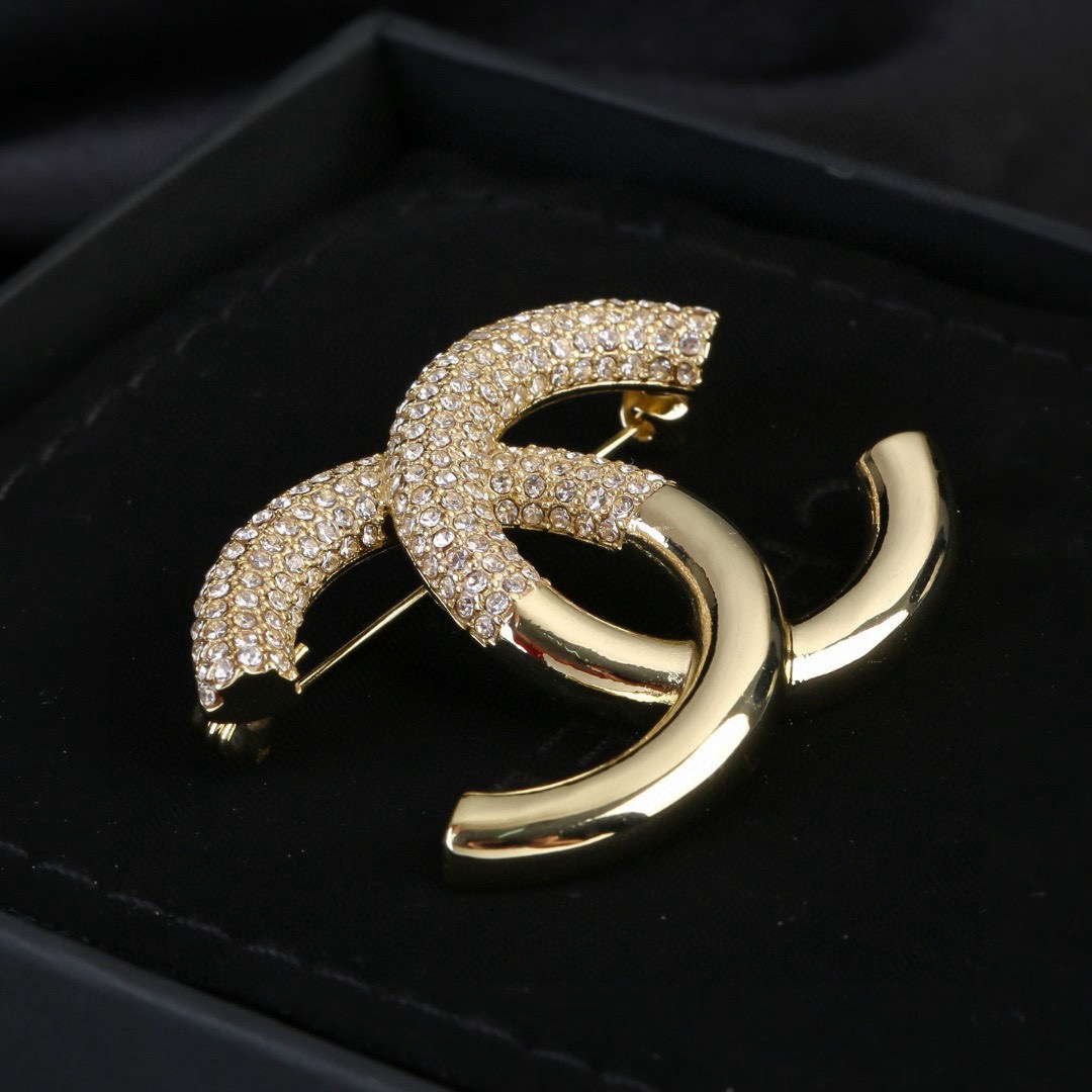 Chanel CC Logo brooch gold metal clear crystal 3 5cm width