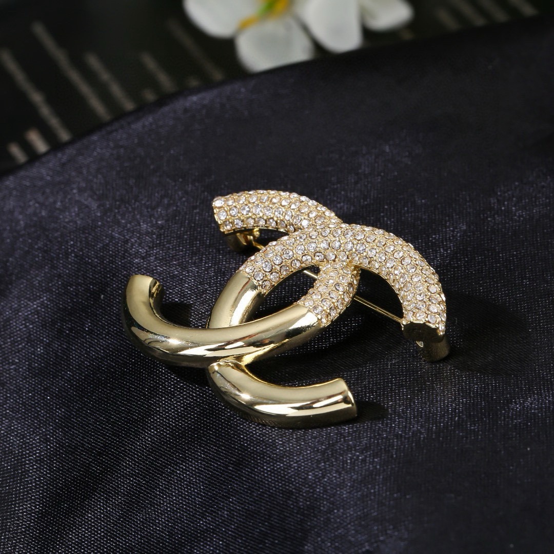 Chanel CC Logo brooch gold metal clear crystal 3 5cm width