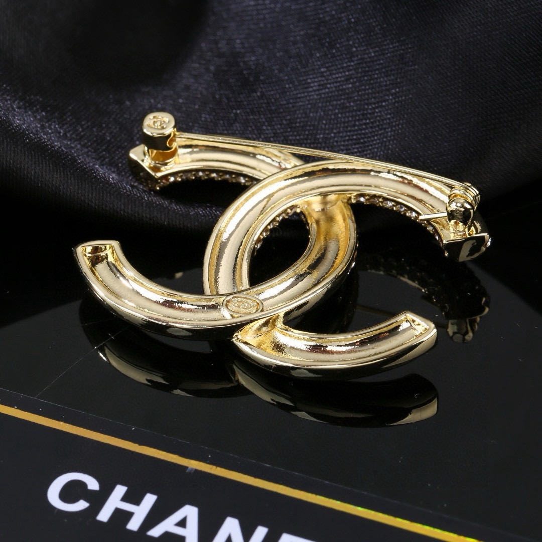 Chanel CC Logo brooch gold metal clear crystal 3 5cm width