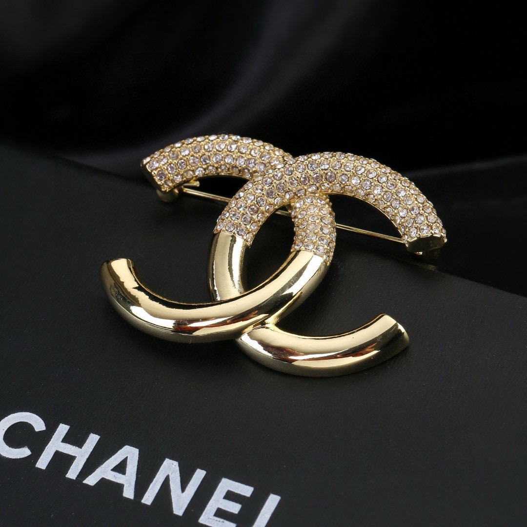 Chanel CC Logo brooch gold metal clear crystal 3 5cm width