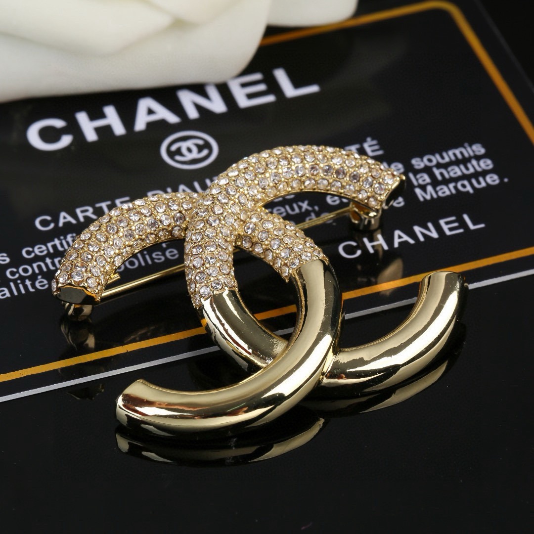 Chanel CC Logo brooch gold metal clear crystal 3 5cm width