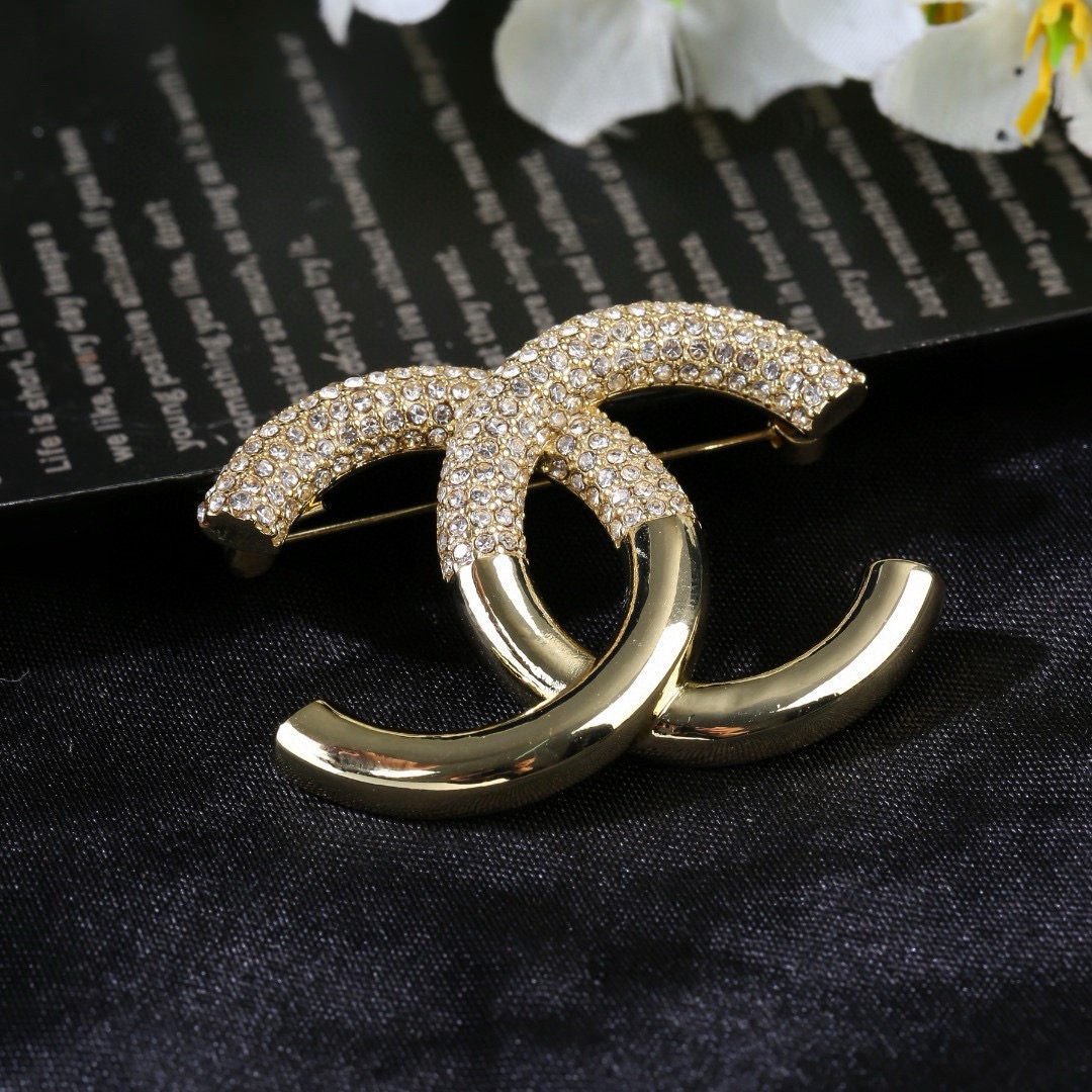 Chanel CC Logo brooch gold metal clear crystal 3 5cm width