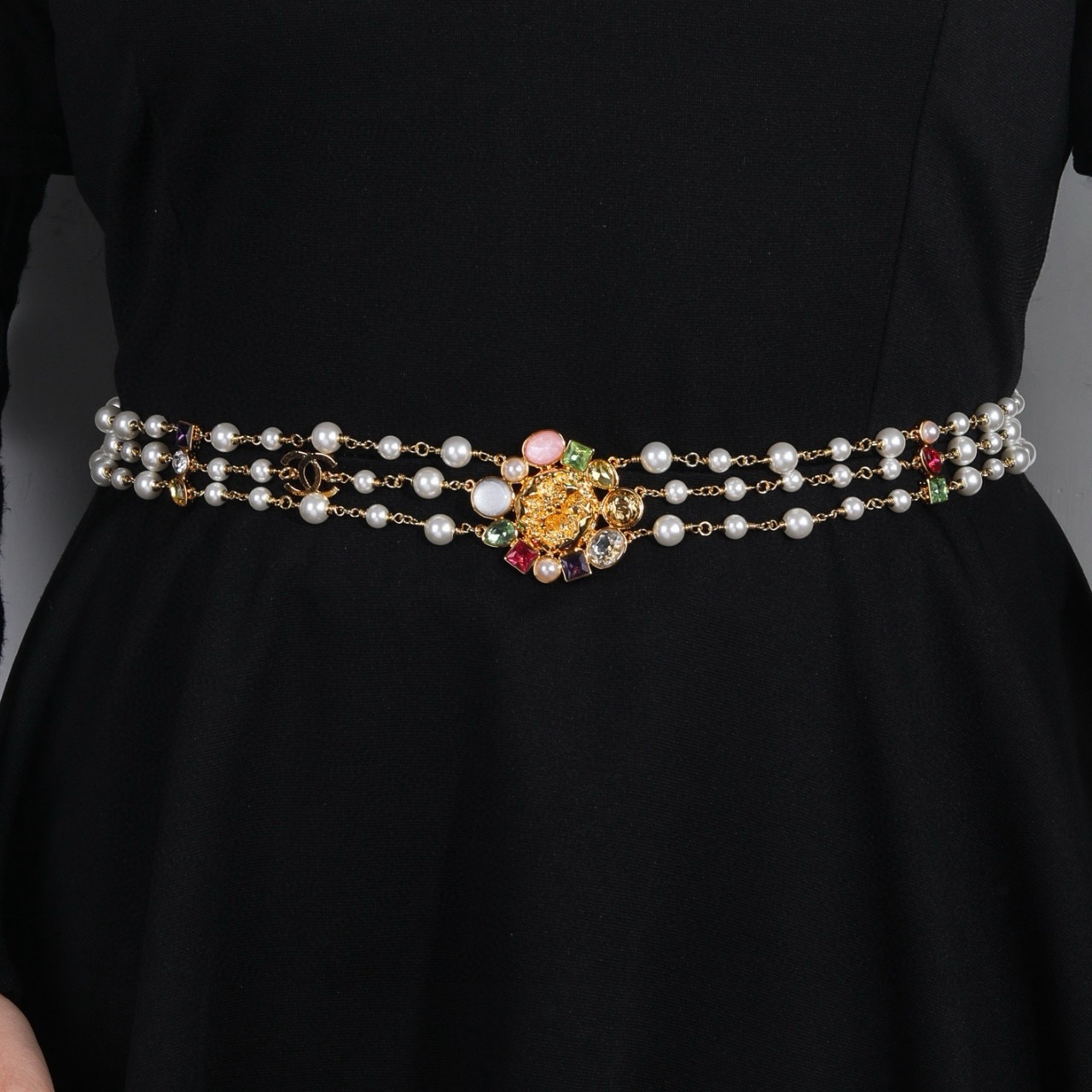 Chanel 2025 26 necklace gold white