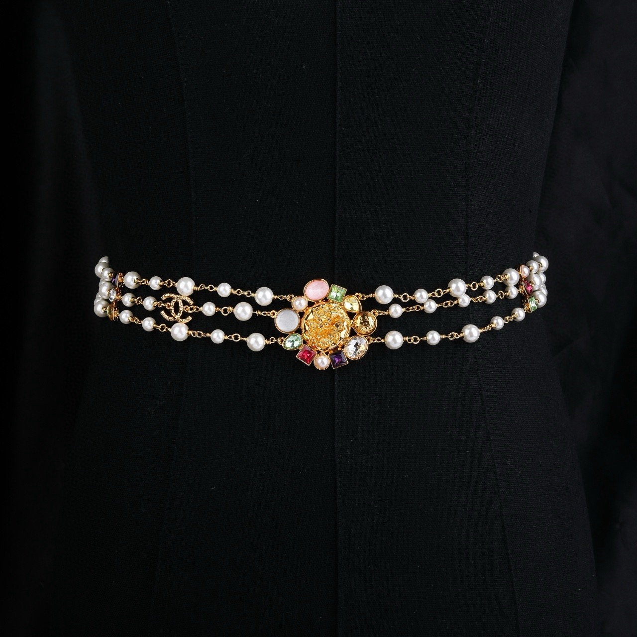 Chanel 2025 26 necklace gold white