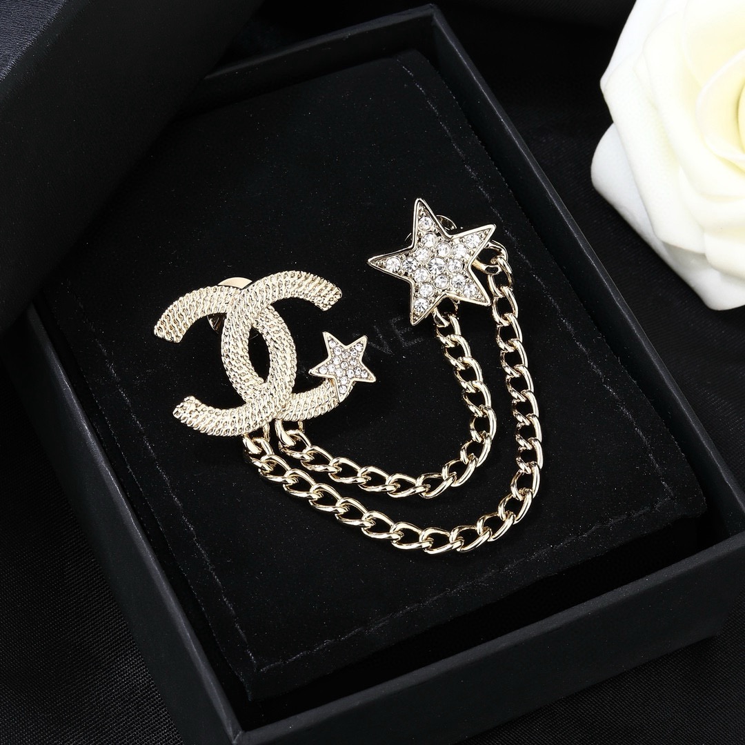 Chanel CC Star Chain Brooch brooch light gold metal with clear crystal accents 4cm width