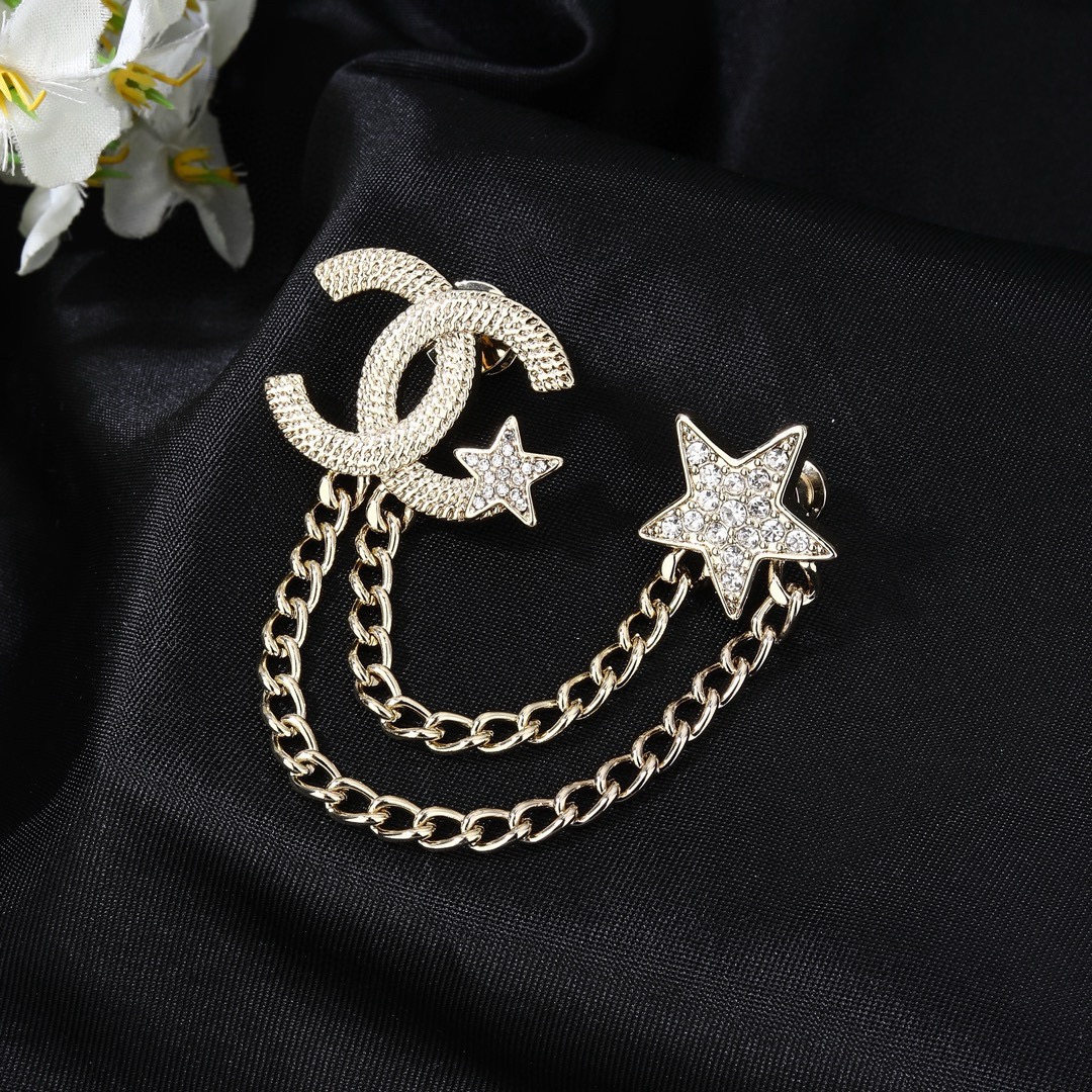 Chanel CC Star Chain Brooch brooch light gold metal with clear crystal accents 4cm width