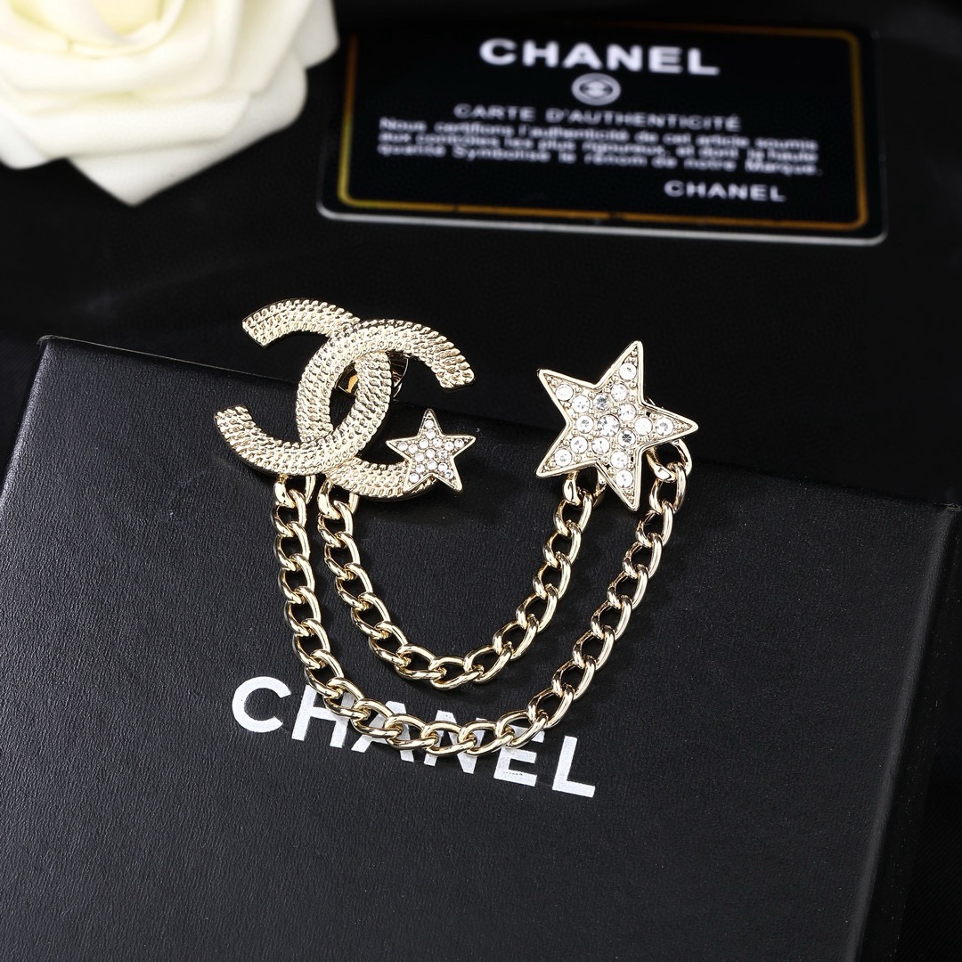 Chanel CC Star Chain Brooch brooch light gold metal with clear crystal accents 4cm width