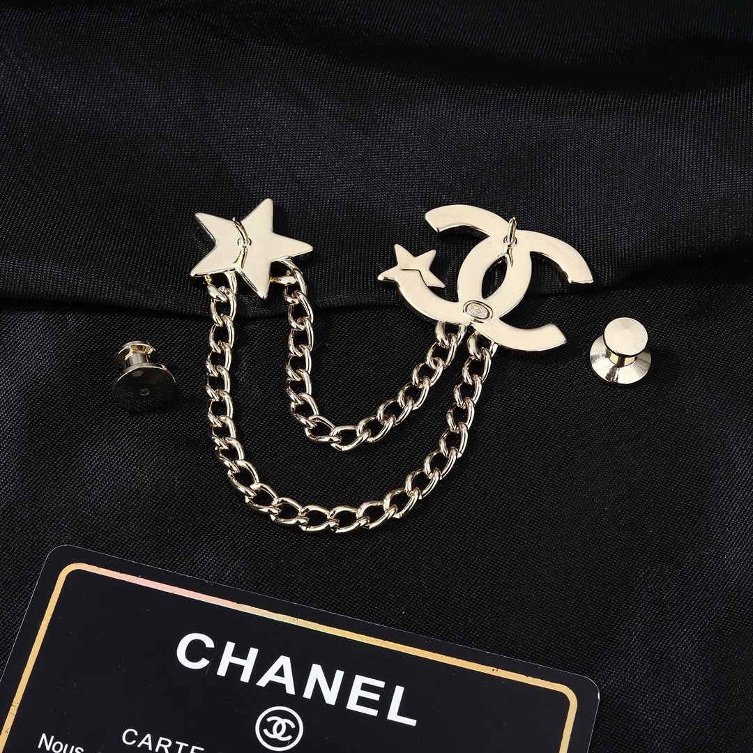 Chanel CC Star Chain Brooch brooch light gold metal with clear crystal accents 4cm width