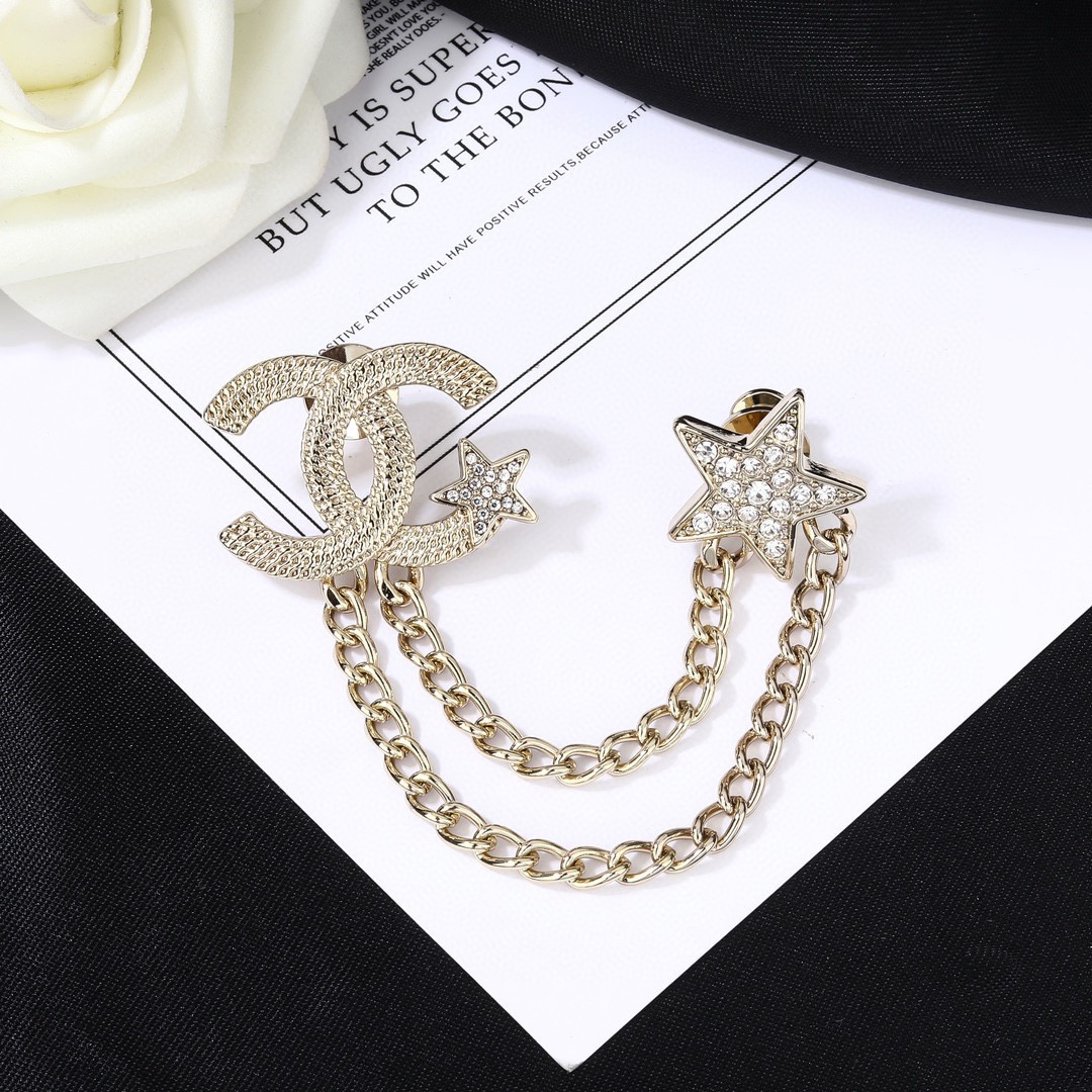 Chanel CC Star Chain Brooch brooch light gold metal with clear crystal accents 4cm width