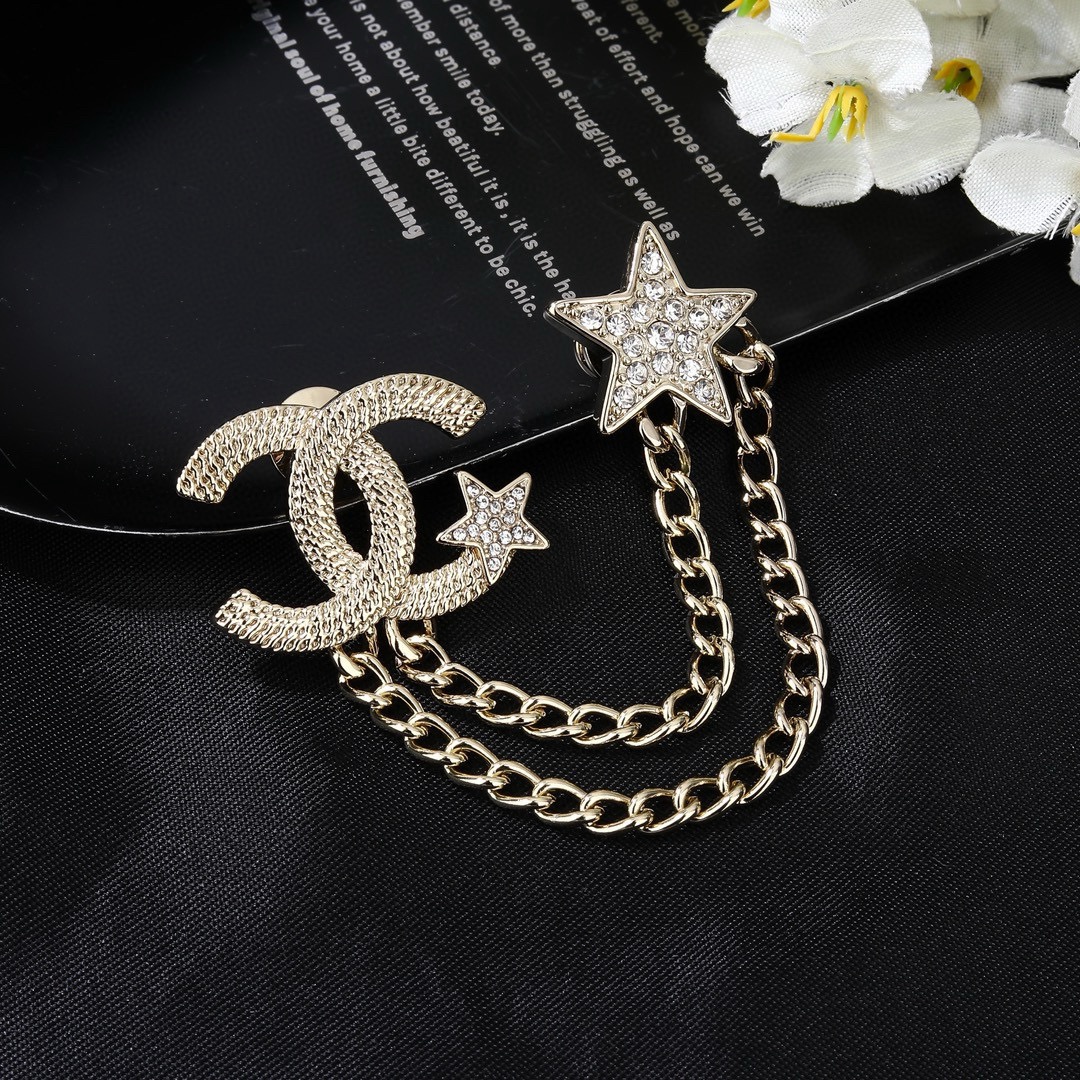 Chanel CC Star Chain Brooch brooch light gold metal with clear crystal accents 4cm width