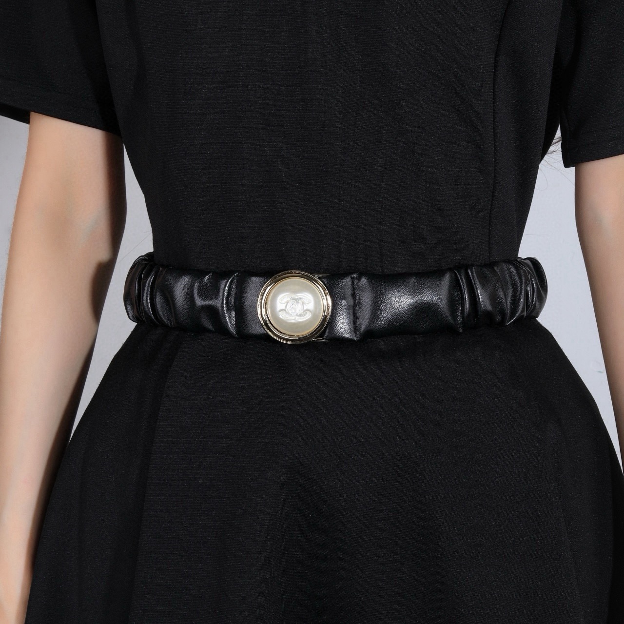 Chanel Goose series necklace black faux leather gold-tone metal white faux pearl 38cm