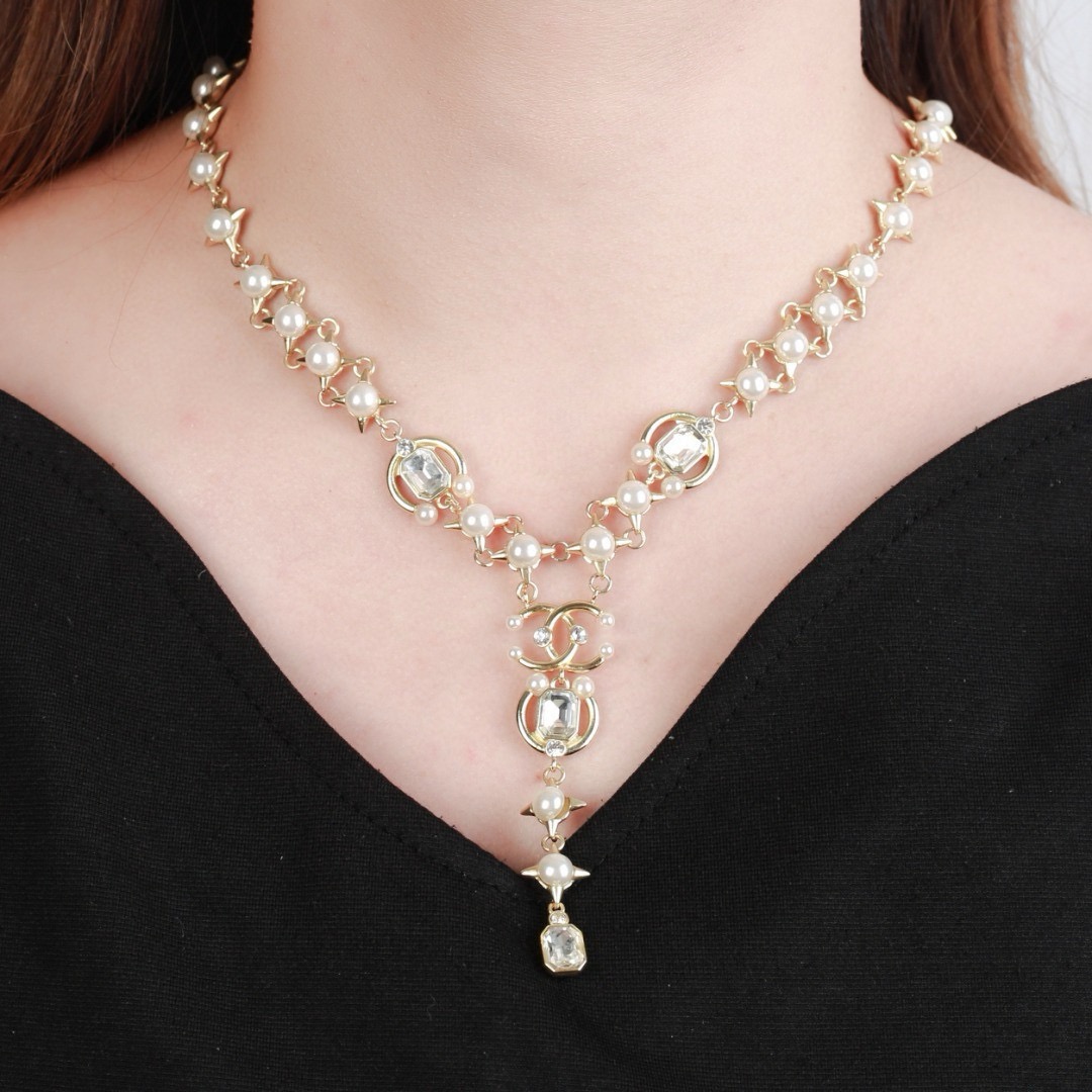 Chanel 2021 CC Logo Star Pearl Crystal Lariat Necklace necklace gold-tone metal white pearl clear crystal 40cm with 5cm extender