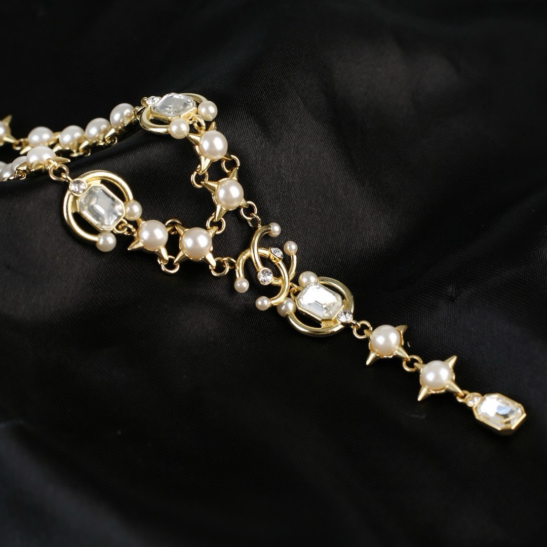 Chanel 2021 CC Logo Star Pearl Crystal Lariat Necklace necklace gold-tone metal white pearl clear crystal 40cm with 5cm extender