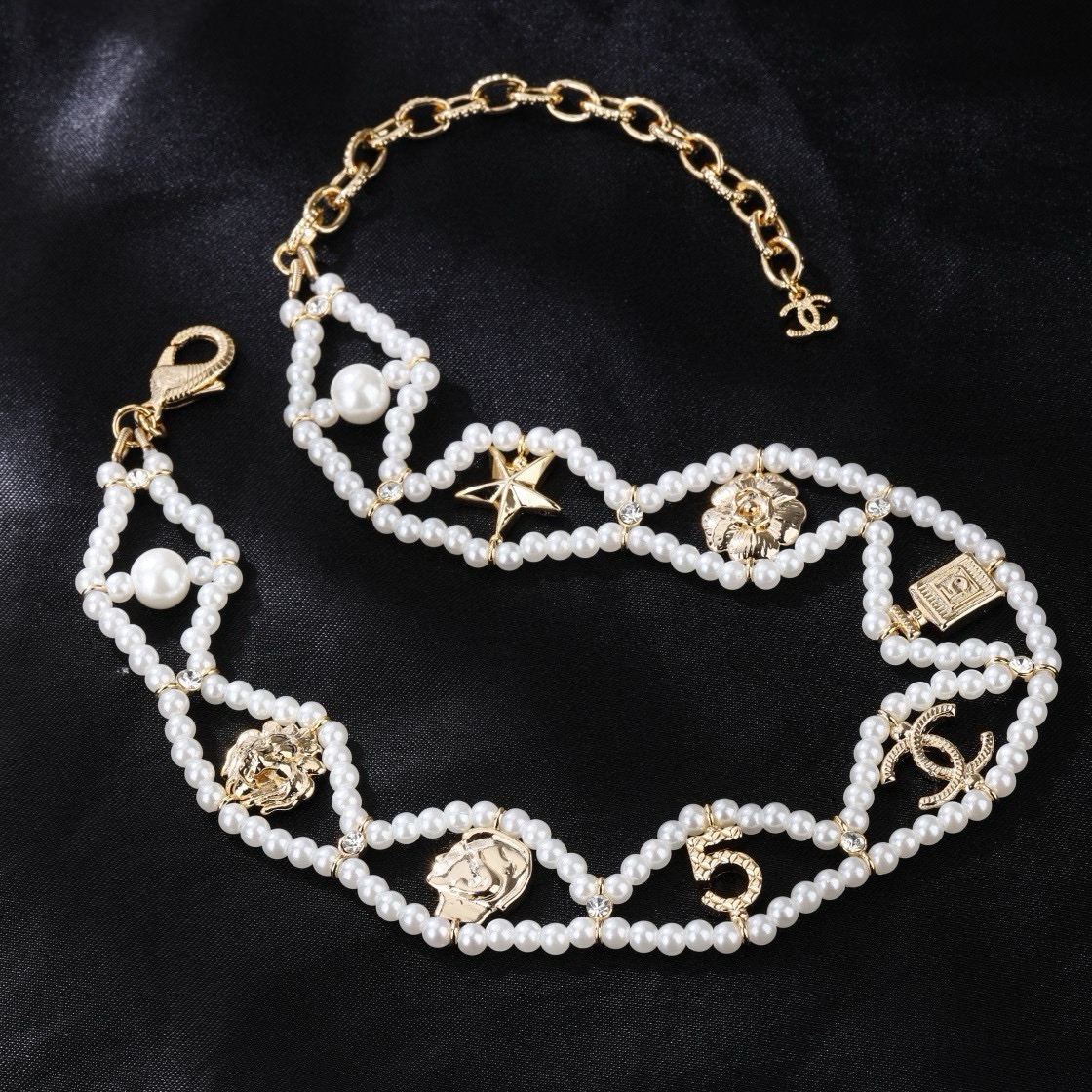 Chanel CC Logo No 5 Camellia Charm Pearl Choker necklace Gold-tone metal white faux pearl clear crystal 38cm with 5cm extender